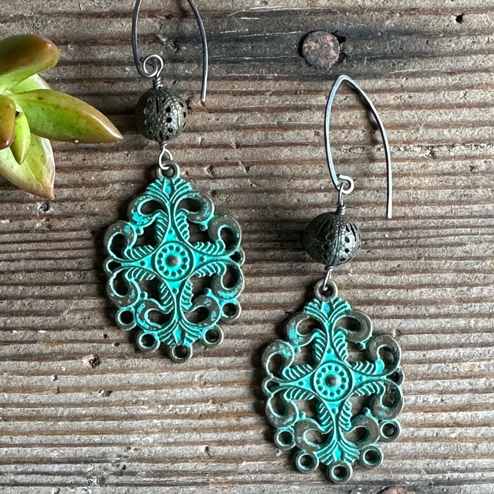 Stella & Dot Elegant Turquoise Dangle Boho Vintage  Style Pierced  Earrings